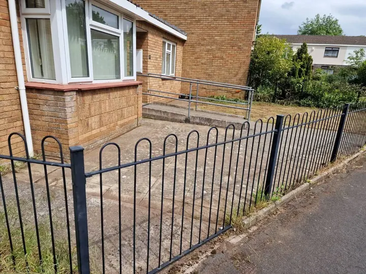 Front approach cleared and tidy at Bristol bungalow after Bristol Fresh Clean visit